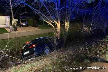 Auto komt tegen boom terecht in Meerhout: bestuurder in levensgevaar