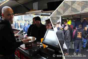 Frituur Tivoli doet gouden zaken aan boerenblokkade op E40: “Hoe lang we hier staan? Zo lang ze betogen!”