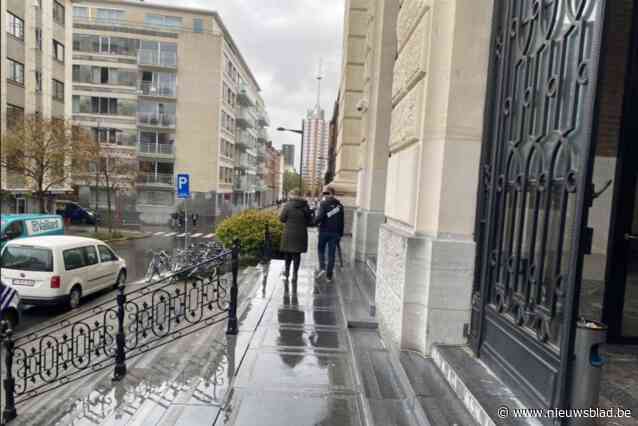 Voor aanranding veroordeelde buschauffeur kon toch op skireis met kinderen: “We gaan afscheid van hem nemen”