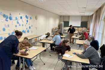 Essense leerlingen schieten senioren te hulp met smartphone: digitale achterstand wegwerken