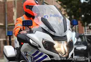 Motorrijder vlucht voor controle en probeert politie af te schudden: “Hij reed tot 160 kilometer per uur”