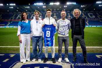 Jens De Groof tekent op vijftiende verjaardag profcontract bij KRC Genk: “Maar we houden beide benen op de grond”