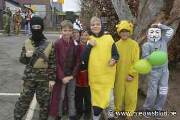 Kinderen vieren carnaval met ’t Wijmenierke
