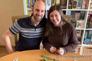 Cupido schiet raak bij Inge (34) en Koen (42) in de... spellenclub: “Bestaat er iets mooier dan gezelschapsspellen spelen met iemand die ik graag zie?”