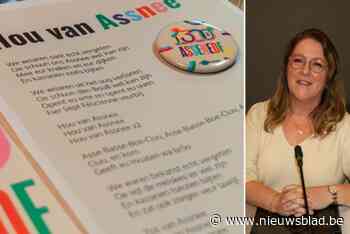 “Onwaarschijnlijk dat we vrouwen in de etalage zetten als lustobject”: gemeente zit gewrongen met “vrouwonvriendelijk” feestlied