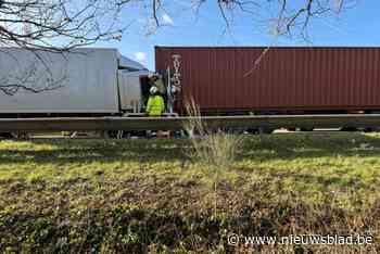 Vrachtwagen rijdt in op file door boerenprotest op E313: trucker in levensgevaar