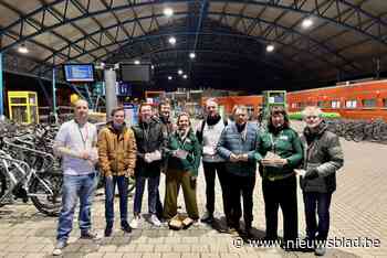 Groen Halle bedankt treinreizigers op Valentrein