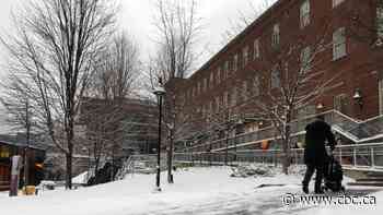 Winter weather travel advisory for Toronto ends but police reporting crashes, urge caution on roads