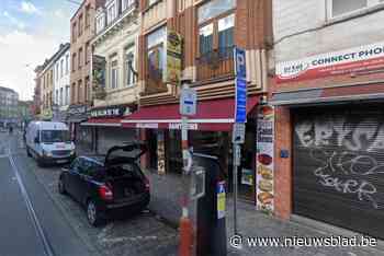 Na krakende geluiden ’s nachts verschijnen plots grote scheuren op de muren: brandweer evacueert 35 inwoners uit scheurende gebouwen in Vorst