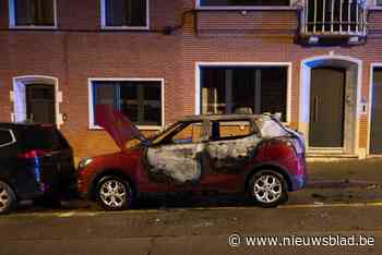 Geparkeerde wagen brandt volledig uit, kwaad opzet niet uitgesloten