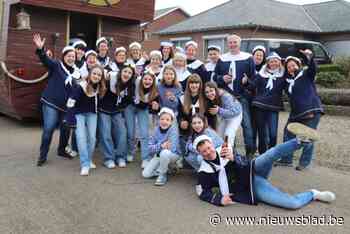 Kleurrijke gevels, bonte feestvierders en veel publiek: carnaval neemt vliegende start in Ophoven