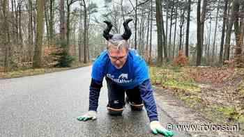 Docent Mark kruipend de Holterberg op in strijd tegen kanker