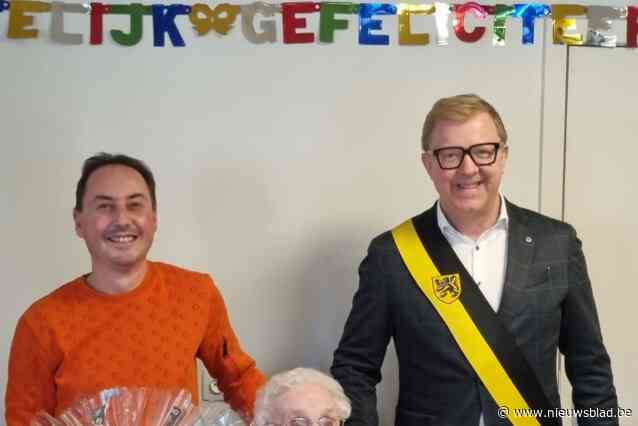 Whiskyfanaat Anna mocht al 103 kaarsjes uitblazen