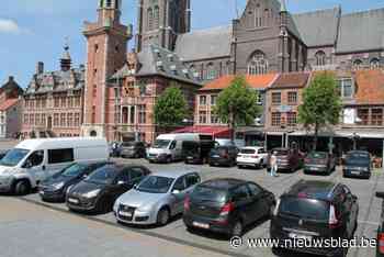 Mogen auto’s straks weer op het marktplein?: “Ofwel laten we parkeren toe of er komen activiteiten”