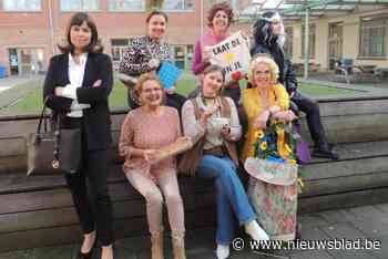 Leerkrachten Stella Matutina repeteren tijdens krokusvakantie om leerlingen en sympathisanten boeiende toneelavond te bezorgen