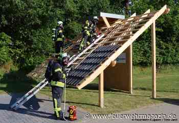 Feuerwehr baut sich Übungsdach