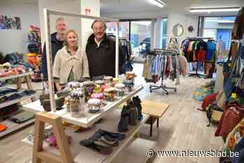 Dassen worden een ceintuur en vlaggen een laptoptas: Liselotte geeft textielafval een tweede leven als unieke kleding en accessoires