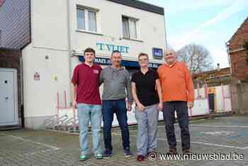 Kristel en Mon dragen ’t Vliet na 20 jaar over aan Arne en pluspapa Gunther: “Zelfde succesformule blijft behouden”