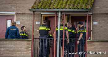 Man met tien verwaarloosde katten in huis gewond bij inval, agenten zetten taser in