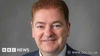 Council deputy leader says he can't live on £30k