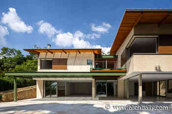 House with a Rock / Rocco Arquitetos