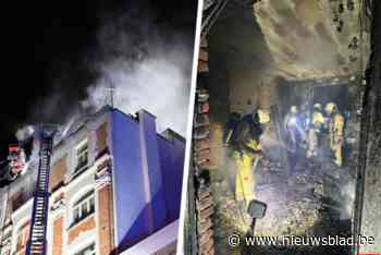 Kamer uitgebrand op bovenste verdieping appartementsgebouw: “Zorg dat waterpijp volledig gedoofd is alvorens weg te gooien”