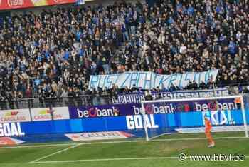 KRC Genk-fans eren verongelukte Kristof (20) met spandoek tijdens duel met RWDM