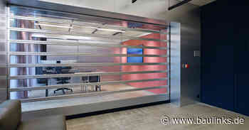 Efaflex Schnelllauf-Spiraltor als Raumteiler eingesetzt