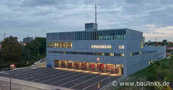 Feuerwehr in Szene gesetzt mit Industrie-Sektionaltoren von Hörmann