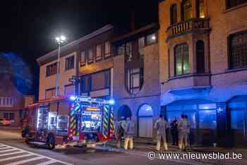 Keukenbrand in appartement snel onder controle, bewoner naar ziekenhuis