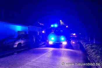 Rookbom zorgt binnengegooid in woning, brandweer kan schade beperken