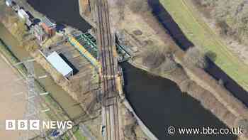 Keadby canal crossing: Rail users warned of disruption as work starts