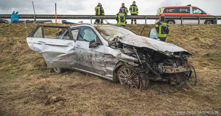 Reifenplatzer auf A9: Autofahrer aus Bayern schwer verletzt