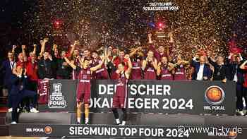 Uli Hoeneß sieht BBL-Revanche: FC Bayern krönt sich zweites Mal in Folge zum Pokalsieger