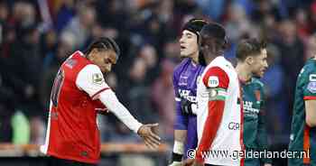 LIVE eredivisie | RKC met tien man na discutabel rood Vaessen, Slot brengt Ueda en Nieuwkoop erin