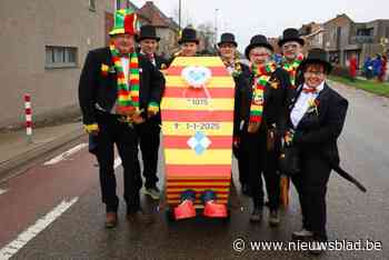 Clownsschoenen voor graaf van Loon en streekproducten: carnavalisten spelen in op nakende fusie Borgloon