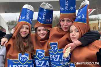 Asserbakken laten regen niet aan hun hart komen: “Juiste beslissing om de stoet toch te laten doorgaan”