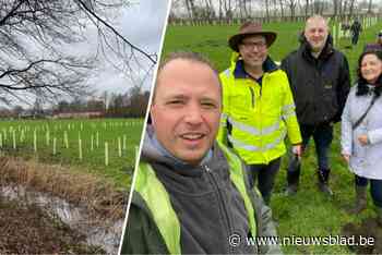 Vrijwilligers planten een hectare bos aan in Bornemse Bareldreef