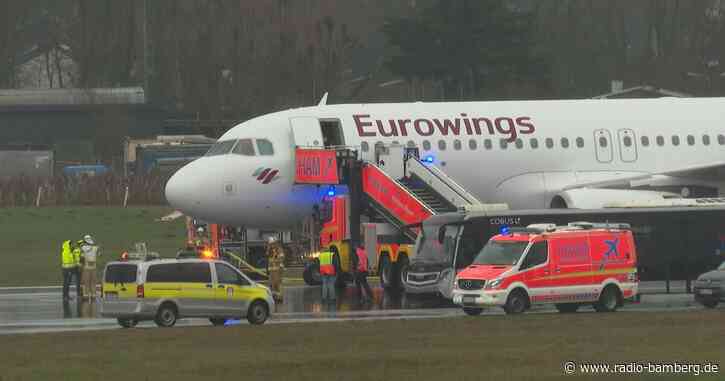 Flieger platzen bei Landung zwei Reifen