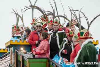 Laatste stoet van het jaar trekt door Pelt voor veel volk ondanks regen