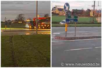 Bizar ongeval: auto belandt op sporen na kruisen van viervaksbaan, treinverkeer stilgelegd