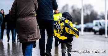 ‘Gifbeker moet helemaal leeg’: Vitesse-fans kampen met stevige kater, maar geven hoop niet op