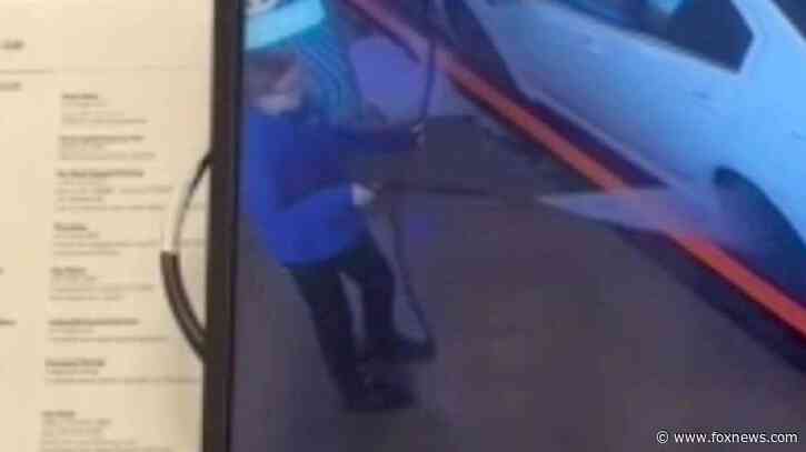 Teen at Indiana car wash sprays rude customer with water after lemonade thrown at her
