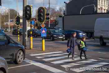 De Lijn vernieuwt voegvulling en markeringen van tramsporen tussen Gemeenteplein en Krijgsbaan in Mortsel