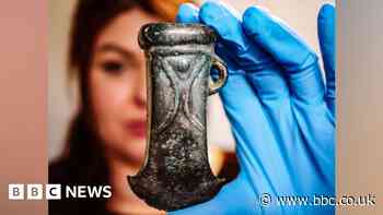 'Exceptional' Bronze Age axe heads surprise expert