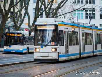 Auto stößt mit Straßenbahn in Jena zusammen