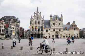 Meer dan veertig bestuurders rijden zonder toelating over Mechelse Grote Markt: “Hinderlijk en gevaarlijk”