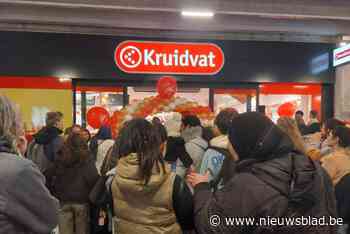 Stormloop bij opening van 300ste Kruidvat in België: “Er werken hier alleen maar vrouwen”