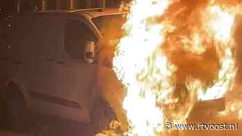 112 Nieuws:  Auto botst tegen boom in Hengelo | Frontale botsing tussen twee auto's in Diepenveen