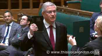 Andrew Rosindell back in Parliament and swears oath to King Charles